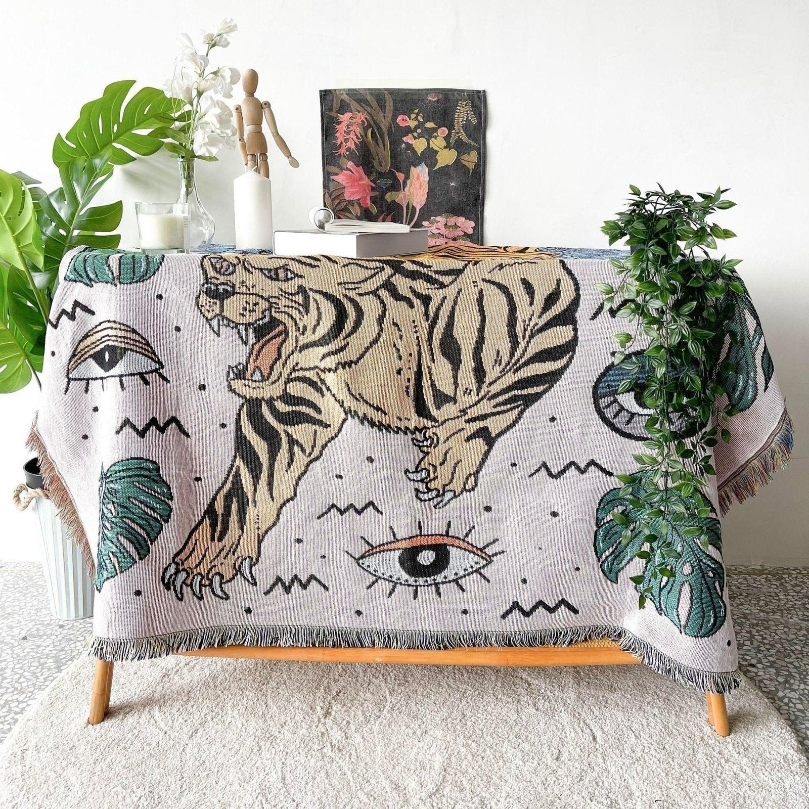 Crouching Tiger - La Mystica Throw - Bad Mystic